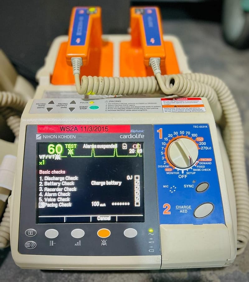 Nihon Kohden Defibrillator